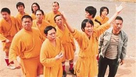 香港資深導演王晶爆料，周星馳堅持不改片名，才導致《少林足球》無法在中國上映。（圖／少林足球劇照）