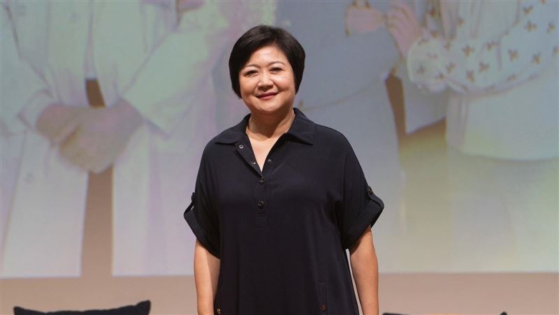 兒出國讀書　崔佩儀「空窗期」喊話當志工