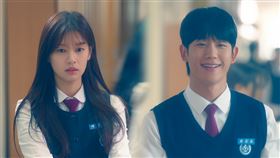 丁海寅、庭沼珉《媽媽朋友的兒子》。（圖／Netflix提供）