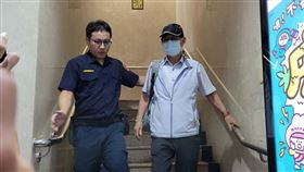 ▲彭振聲被境管、限制住居，不發一語離開。（圖／記者楊佩琪攝）