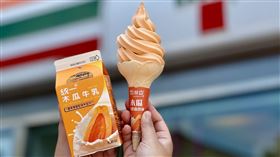 7-ELEVEN「雪淋霜」霜淇淋新口味首度神還原全民經典飲品「統一木瓜牛乳」。（圖／品牌業者提供）