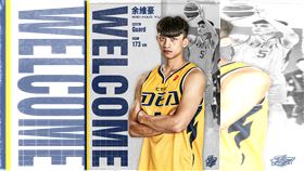 ▲余維豪正式簽約。（圖／新北中信特攻提供）