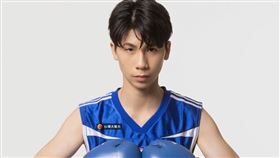 台灣大運動家族拳后林郁婷勇奪奧運金牌，董事長蔡明忠頒發10萬美金助威金。（圖／台灣大哥大提供）