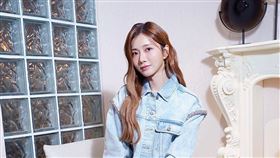 藝人蔡黃汝（豆花妹）在台灣第一部全台語律政劇《無罪推定》中飾演一名不服輸的菜鳥律師。（圖／記者趙于瑩攝影）