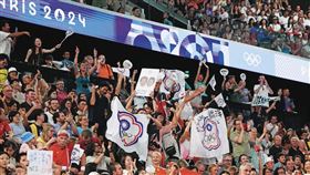 國人在賽場加油遭搶應援物，巴黎奧運任務小組也進行危機處理，並向法方抗議。（中華奧會提供）