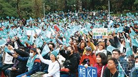 柯文哲以清廉為號召，如今卻涉及京華城容積率圖利案及政治獻金假帳案，形象徹底崩壞。