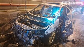 信義快速道路隧道火燒車。（圖／翻攝畫面）