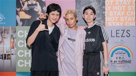 創意總監AJ王安頤（中）分享自己20歲那年出櫃的故事。（圖／Lez's Meeting女人國提供）