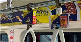 ▲科學麵造型的手拉環。（圖／翻攝Dcard）
