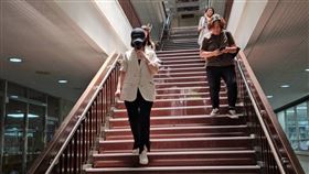 ▲「賓利姐」邱薏瑄（中，白衣）出庭希望法官輕判她拘役。（圖／翻攝畫面）