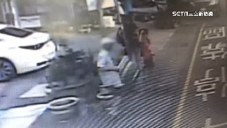 老翁搬花盆搭公車遭拒載　與司機僵持40分