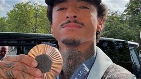 奧運獎牌才剛拿到！選手10天後怨「變質了」　主辦單位承諾換發休斯頓（Nyjah Huston）