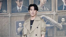 施名帥《聽海湧》。（圖／記者蔡云慈攝影）