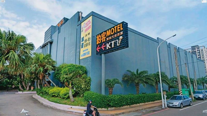 關心人妻那個來了嗎？老董約會還指定造型