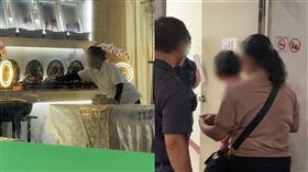 鄰居透露，陳家小兒子上周曾說媽媽夢到有災厄，他不以為然認為母親迷信，還闖墓地探險結果出車禍，但萬萬沒想到陳家5口竟命喪火窟，一連串巧合都讓人發毛。（圖／翻攝畫面）