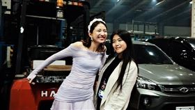 9m88（左）與經紀人Mia 將分享每次國內外巡演的幕後經驗。圖/嘻哈龍虎門提供，攝影呂士軒