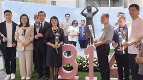 台南追思慰安婦  馬英九批評日本未道歉賠償前總統馬英九（前左3）14日在台南市慰安婦銅像前追思紀念，批評日本政府未對台灣慰安婦道歉賠償。中央社記者張榮祥台南攝  113年8月14日