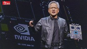 一家輝達救台灣！超級晶片GB200延後一季出貨，為何法人說免驚？關鍵就在黃仁勳說「Hopper需求強勁」