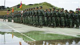 東引指揮部60週年隊慶　展現固守北疆軍事武力陸軍東引地區指揮部迎接60週年隊慶，東引指揮部與東引鄉公所9日舉辦紀念與慶祝系列活動，上午9時在莒光廣場舉辦閱兵大典，展現固守北疆的軍事武力。中央社記者邱筠攝　109年9月9日