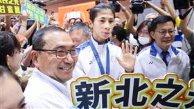 新北市長侯友宜特地前往桃園國際機場迎接臺灣拳后林郁婷（圖／新北市府提供）