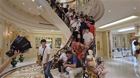 吊車大王,情人節,車聚,超跑（圖／翻攝自《啟德機械起重工程-股公司》）臉書