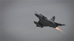 ▲法國2架飆風戰鬥機在法國東北部相撞。（示意圖／美聯社／達志影像）

