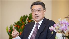 卓榮泰：楊繡惠、謝金河將應邀任打詐大使行政院長卓榮泰（圖）14日接受中央社專訪時透露，藝人楊繡惠公開講過被冒名詐騙經驗，很願意現身說法，財信傳媒董事長謝金河因被冒名深感困擾，他們都願意幫忙宣導、擔任打詐大使，最近會現身說法，希望用自己的經驗告訴民眾，什麼可信、什麼不可信。中央社記者鄭清元攝  113年8月14日