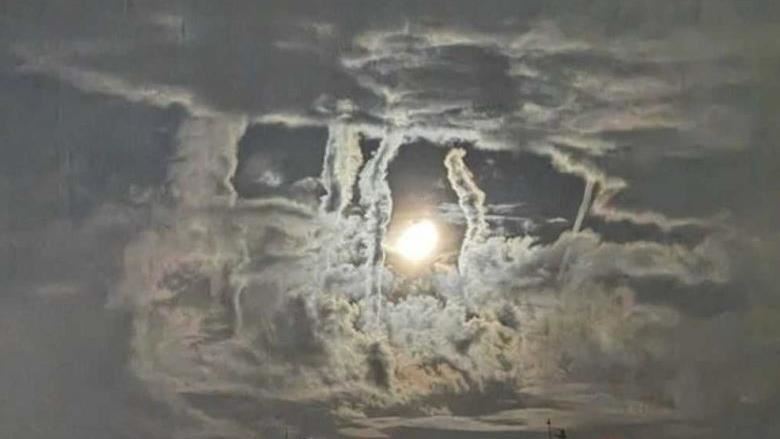 夜空突現「4雲龍衝月」！氣象署揭成因
