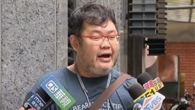 四叉貓今（15）日親自前往「小李便當店」買便當，拿收據（圖／翻攝自YT）