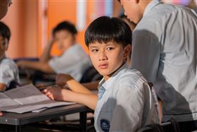 《小孩不笨3》江松恒飾演學霸。（圖／華映娛樂提供）