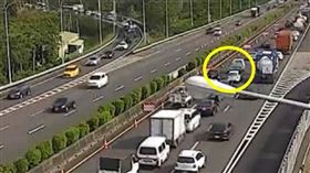 ▲高速公路局表示，自8月以來國道已發生3件用路人因疲勞或分心駕駛闖入夜間施工管制路段，導致施工人員受傷事件。（圖／高公局提供）