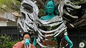 寵妻魔人祖克柏送雕像示愛　愛妻「1句話」閃瞎眾人(圖／翻攝自zuck IG)