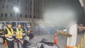 500公尺「遇3次酒測臨檢」扯爆！騎士氣炸PO網　崩潰喊：根本擾民。（圖／翻攝畫面）