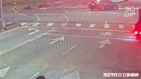 北市崔姓女健身教練開車左轉撞上對向直行的戴姓男騎士。（圖／翻攝畫面）