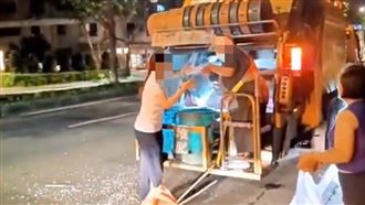 清潔員「貪污」兩樣情…他A走辦公椅無罪