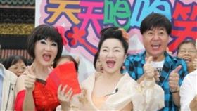 恬娃（左起）、白冰冰、方駿曾同台（圖／恬娃提供）