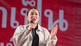 泰國流亡前總理願返國服刑 女兒支持父親決定流亡海外的泰國前總理戴克辛日前表示願意返國服刑，將代表為泰黨出征總理一職的戴克辛么女貝東塔26日表示支持父親的決定。圖為貝東塔26日出席活動。（為泰黨提供）中央社記者呂欣憓曼谷傳真  112年3月28日