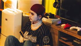 林暉閔飾演「鬼朋友」樂子。（圖／逆光電影提供）