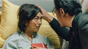 蔡燦得病容劇照曝光差點讓人認不出。（圖／逆光電影提供）