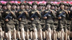 脫北者爆料，北韓當局會挑選女兵並將其指派到「招待所」。（圖／路透社／達志影像）
