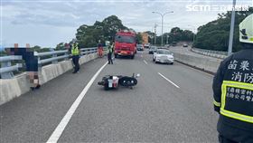 苗栗,騎士,台13線,大坪頂,自撞,墜落,邊坡（圖／翻攝畫面）