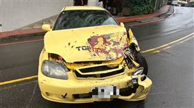 無辜車輛慘被波及。（圖／警方提供）