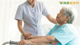 外籍移工制度在台已行之有年，近幾年，外籍看護更成為許多家庭不可或缺的好幫手，如運用得宜，將可緩解被照顧者家庭極大的照護壓力。