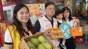 右 中洲建設董娘邱金英中）中洲建設董事長 黃啟倫