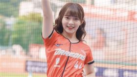 ▲味全龍主場邀請啦啦隊小龍女詩雅擔任聲優，錄製日文版賽前安全規定廣播。（圖／味全龍提供）