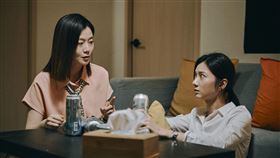 蔡黃汝安慰呂雪鳳一起找辦法。(圖／公視台語台、華視提供)