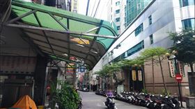 墜落,板橋,新北,東門街,遮雨棚,骨折,記者莊淇鈞攝影