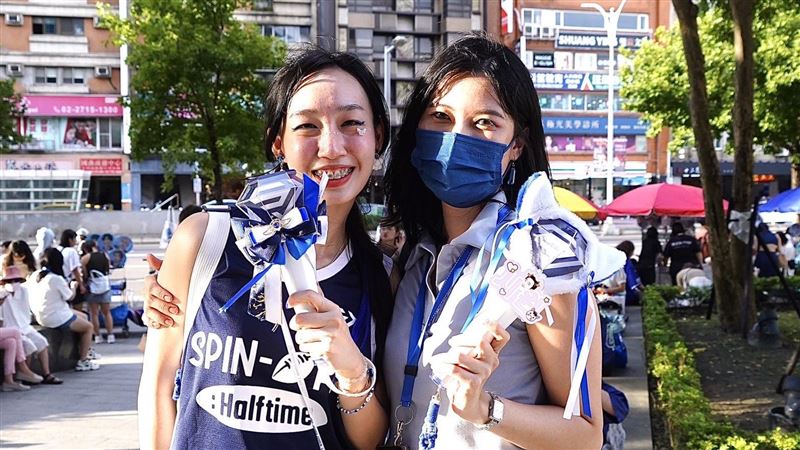 海外粉朝聖SuperJunior　扮多啦A夢求關注