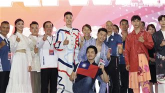 多圖／奧運選手換時裝走秀　王齊麟穿台灣