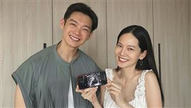 曾之喬（右）與辰亦儒分享懷孕喜訊。（圖／翻攝自曾之喬臉書）